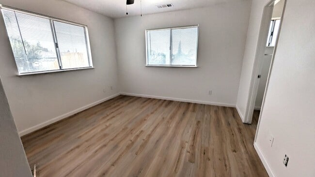 Building Photo - Sizeable 4 Bedroom 2 Bath Home on large co...