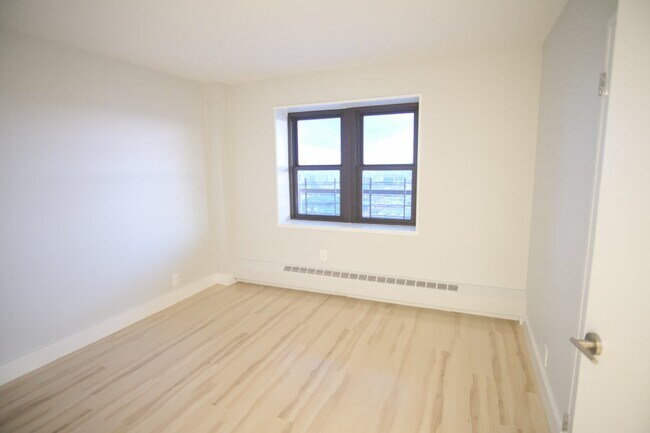 Building Photo - 260 Audubon Ave