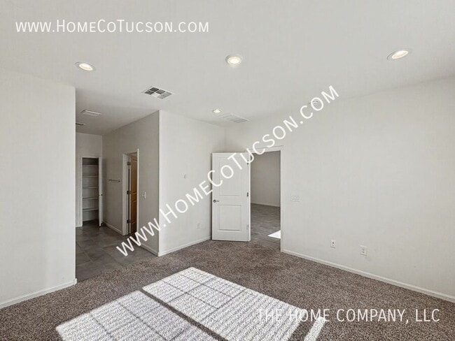 Building Photo - 10348 E Silver Slate Pl