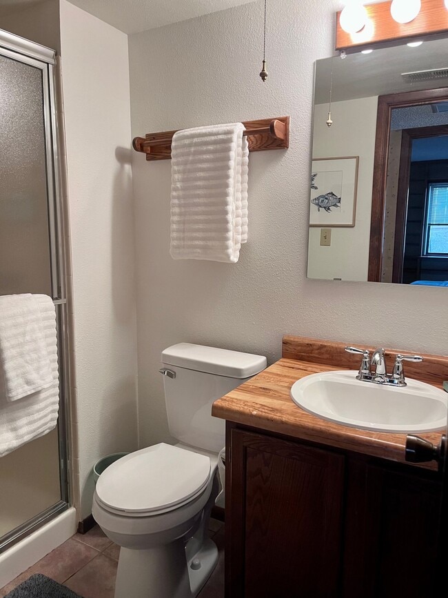 Building Photo - 5200 Villa View Dr