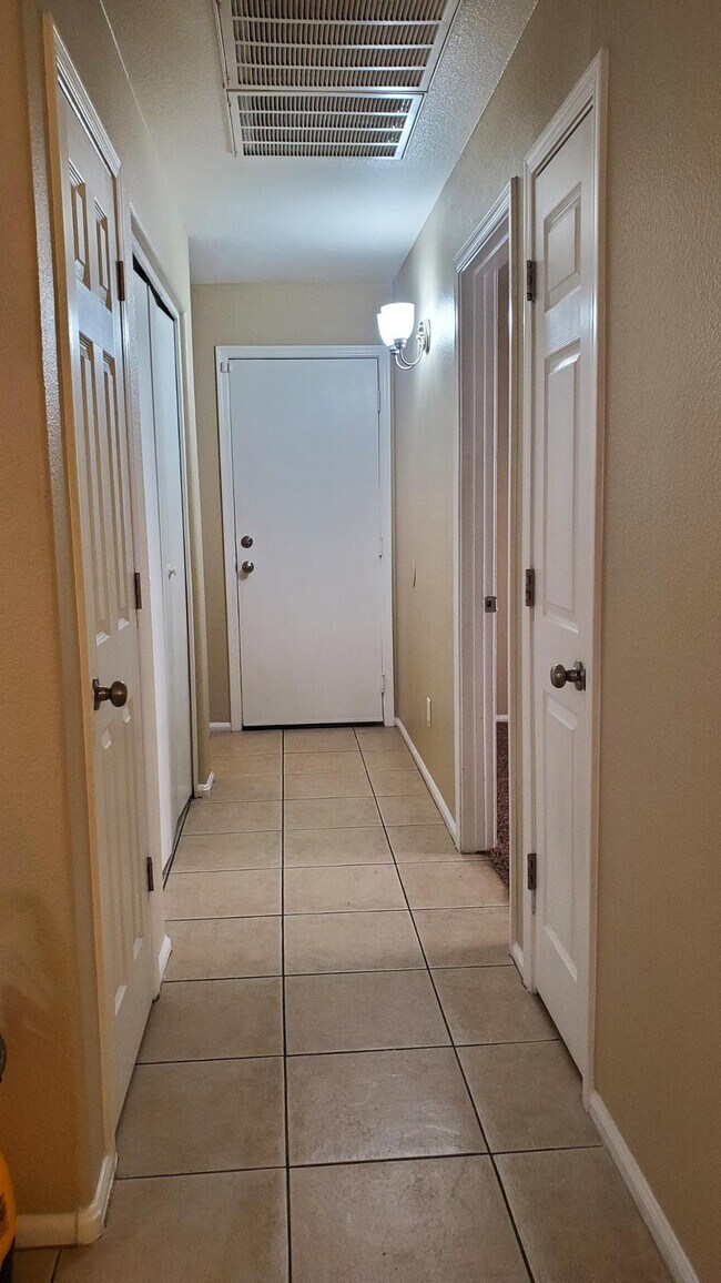 Building Photo - 10970 W Sheridan St