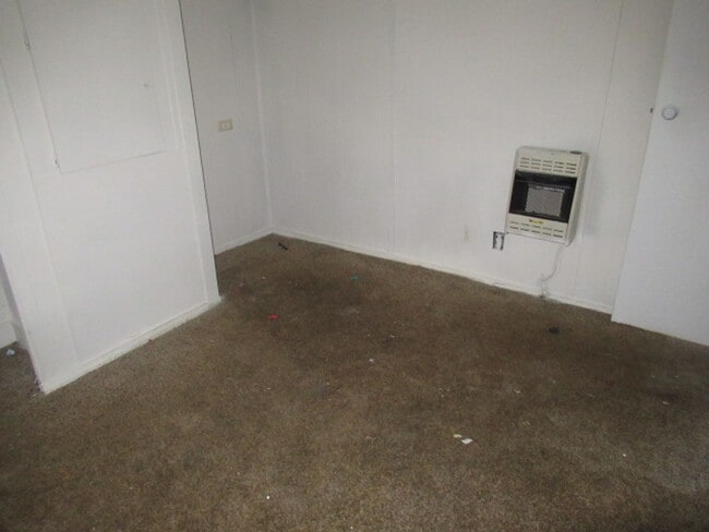 Building Photo - 27 Twin Oak Dr