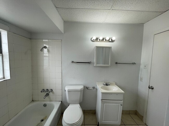 Building Photo - North Bay / central Portland area-Affordable rental-$99 move-in special
