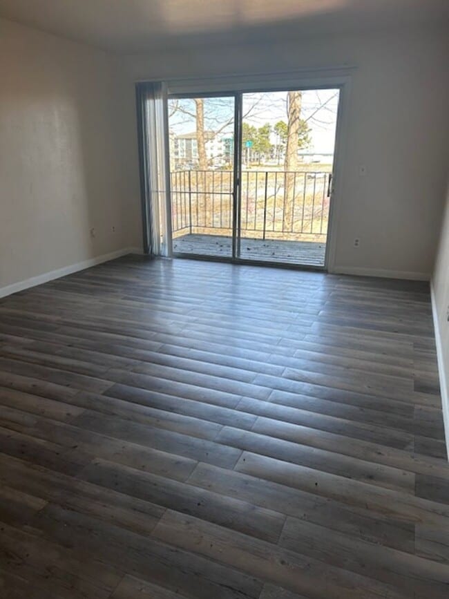 Building Photo - 2 Bedroom Apartment Avaialble!