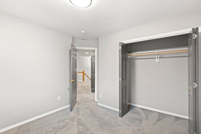 Building Photo - BETHANY 5 bedroom 3 full bath- Beaverton School District- Nike