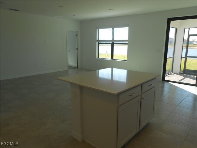 Building Photo - 623 Lakeside Oasis Ave