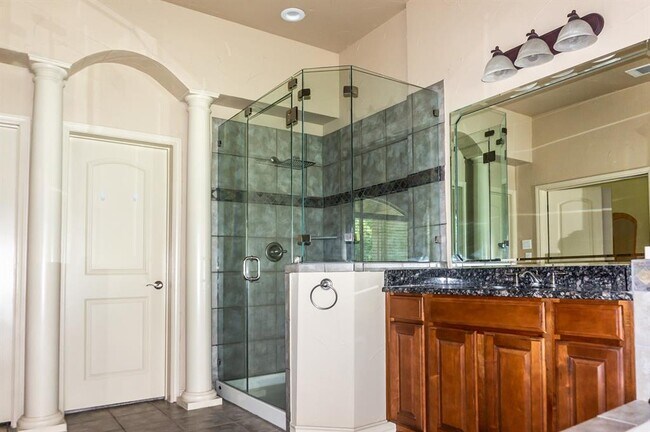 Building Photo - 2621 Eagle Dr