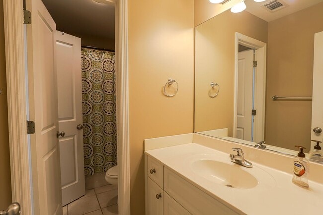 Building Photo - 919 Napiers Post Dr