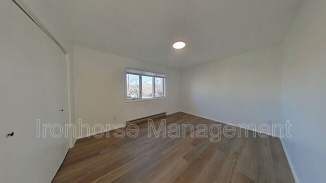 Building Photo - 811 W Villard St