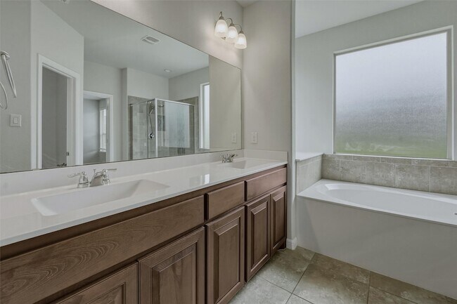 Building Photo - 9528 Blaine Dr