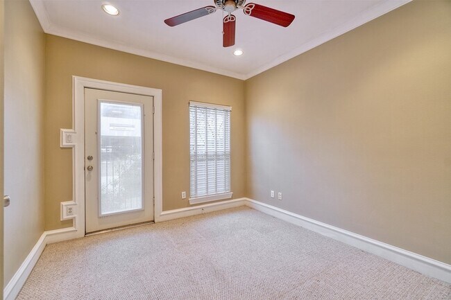 Building Photo - 906 Fowler St