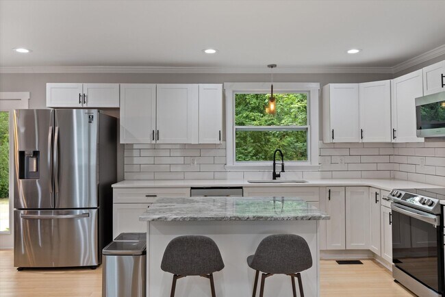 Building Photo - 5017 Suter Dr