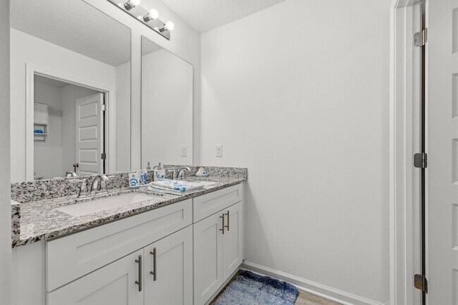 Building Photo - 25 Riverwalk Xing