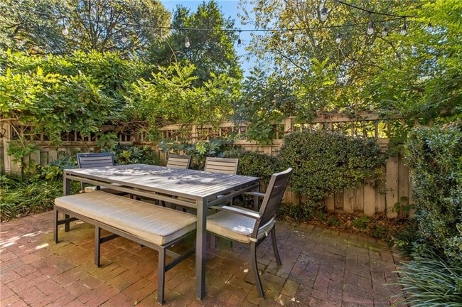 Building Photo - 901 Adair Ave NE