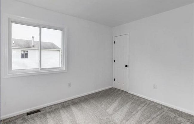 Building Photo - 62-63 3 Rivers Dr
