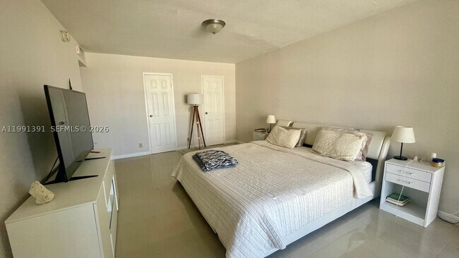 Building Photo - 2017 OCEAN 405W