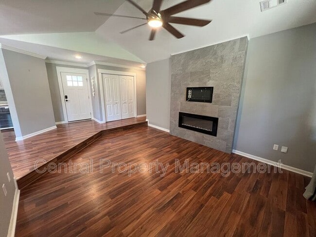 Building Photo - 203 Walker Way