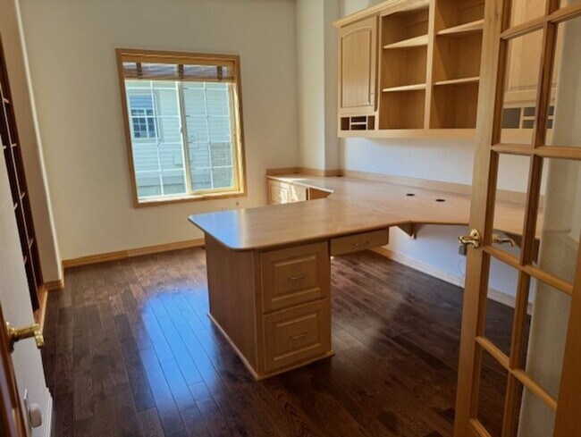 Building Photo - MOVE IN SPECIAL $1000 OFF FIRST MONTHS REN...