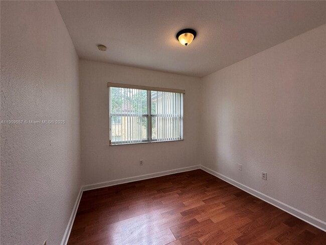 Building Photo - 3370 NE 14th Dr