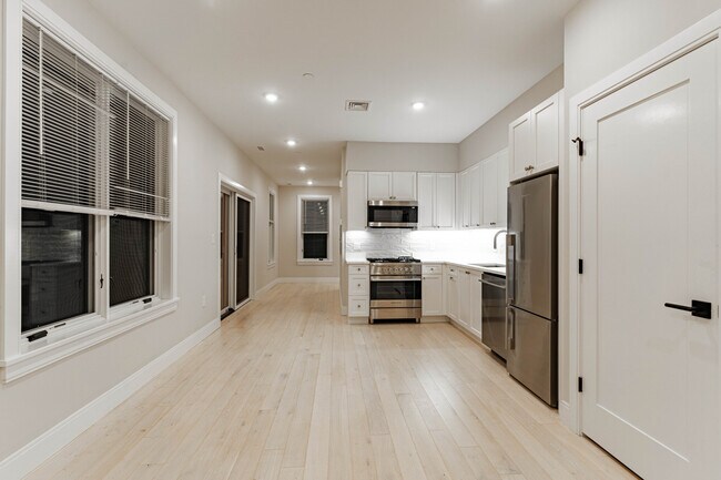 Building Photo - 196 Green St