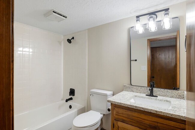 Building Photo - House for Rent in Lakewood Village Community