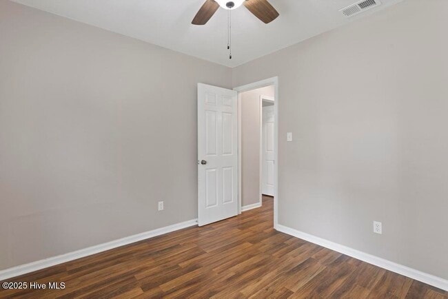 Building Photo - 122 Silver Leaf Dr