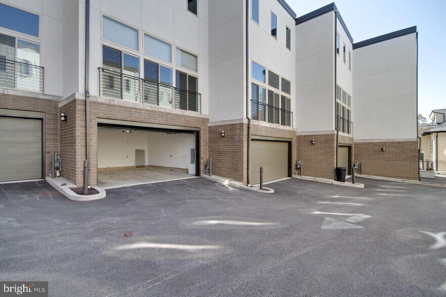 Building Photo - 312 Green Ln