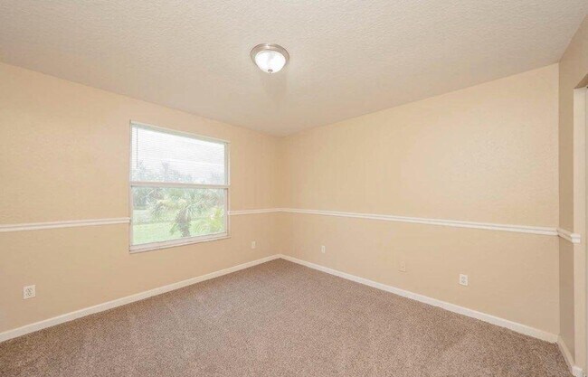 Building Photo - 17585 W Lilac St
