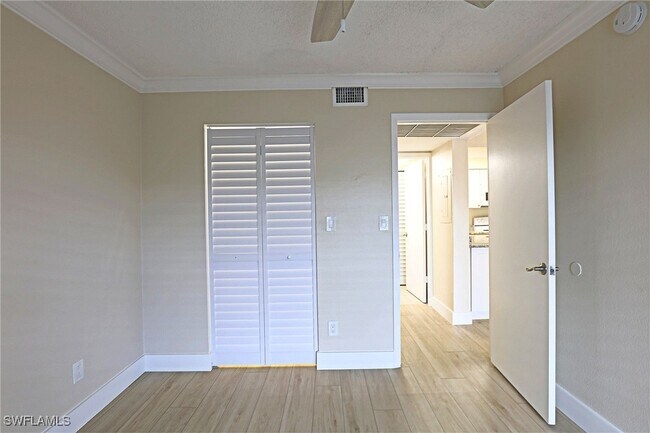 Building Photo - 5319 Summerlin Rd
