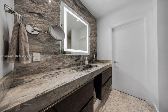 Building Photo - 1141 NE 90th St