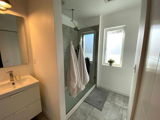 Building Photo - Keep $500! Modern Townhouse in South Park!