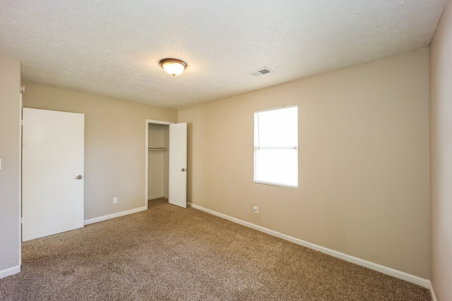 Building Photo - 266 Montego Cir