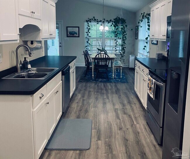 Building Photo - 5188 Regalo Dr