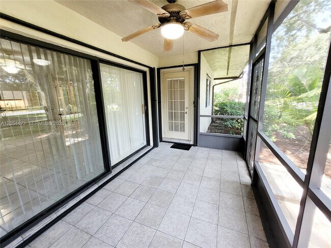 Building Photo - 7523 Greenlake Way