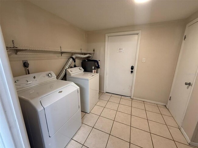 Building Photo - 121 Carlisle Ave NW