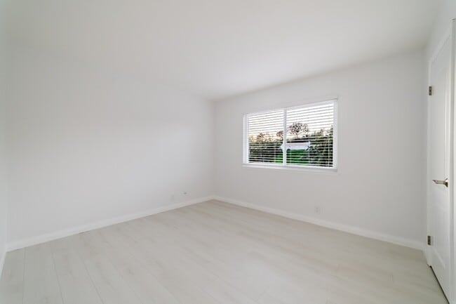 Building Photo - 3163 Camarillo Ave