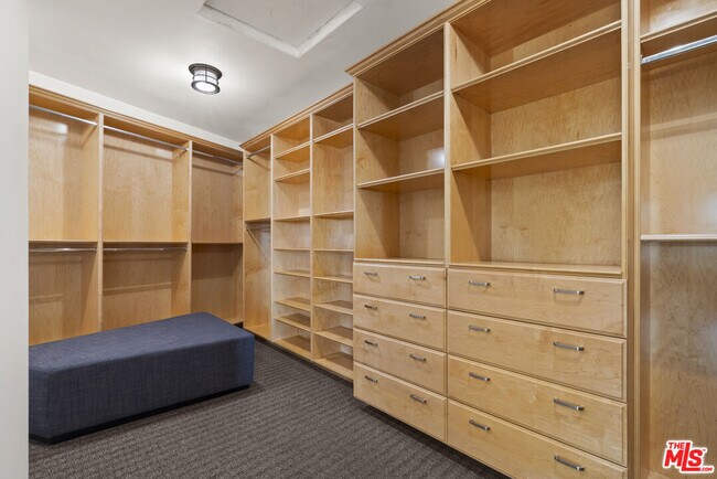 Building Photo - 1939 Stradella Rd