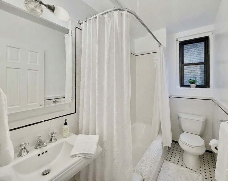 Building Photo - 128 E 56th St