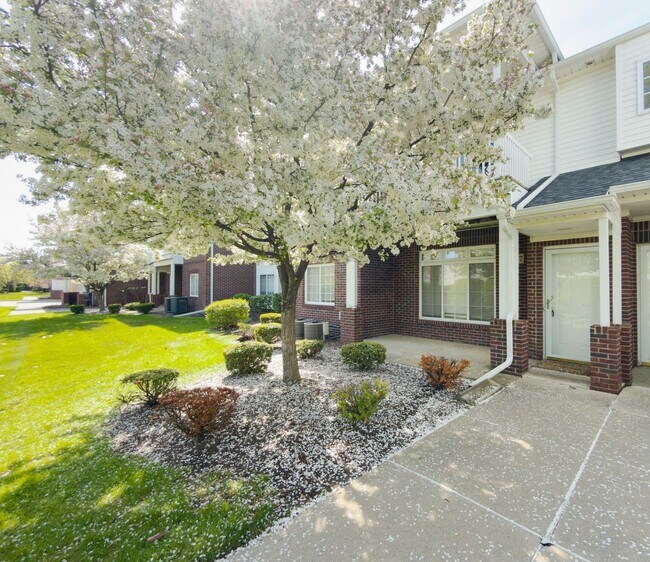 Building Photo - Beautiful Ranch 2 bed/2 bath Condominium