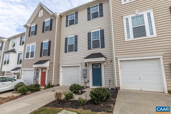 Building Photo - 2033 Elm Tree Ct