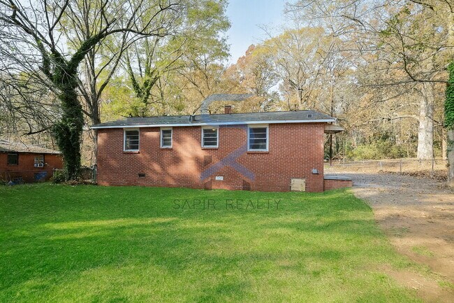 Building Photo - Move in before December 31st and choose your reward: a $250 Amazon Gift Card or a 55" Smart TV!