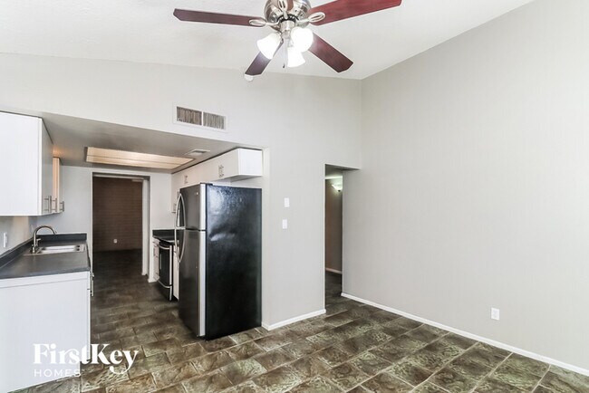 Building Photo - 3320 S Margo Dr
