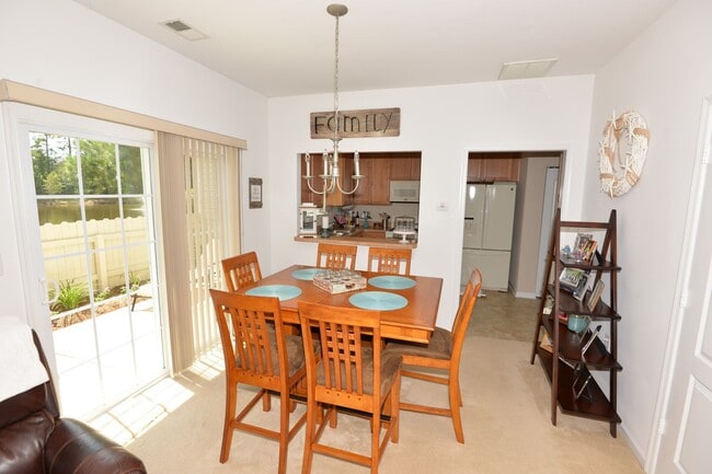 Building Photo - Lakefront Condo in Greenbrier