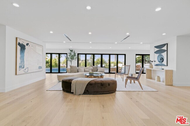 Building Photo - 18101 Green Meadow Dr