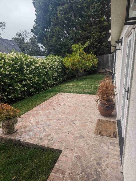 Building Photo - 3115 Hollycrest Dr