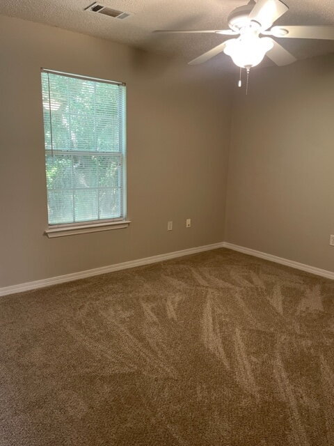 Building Photo - "Charming 2-Bed Townhouse Oasis - Prime Fort Walton Beach Location!"