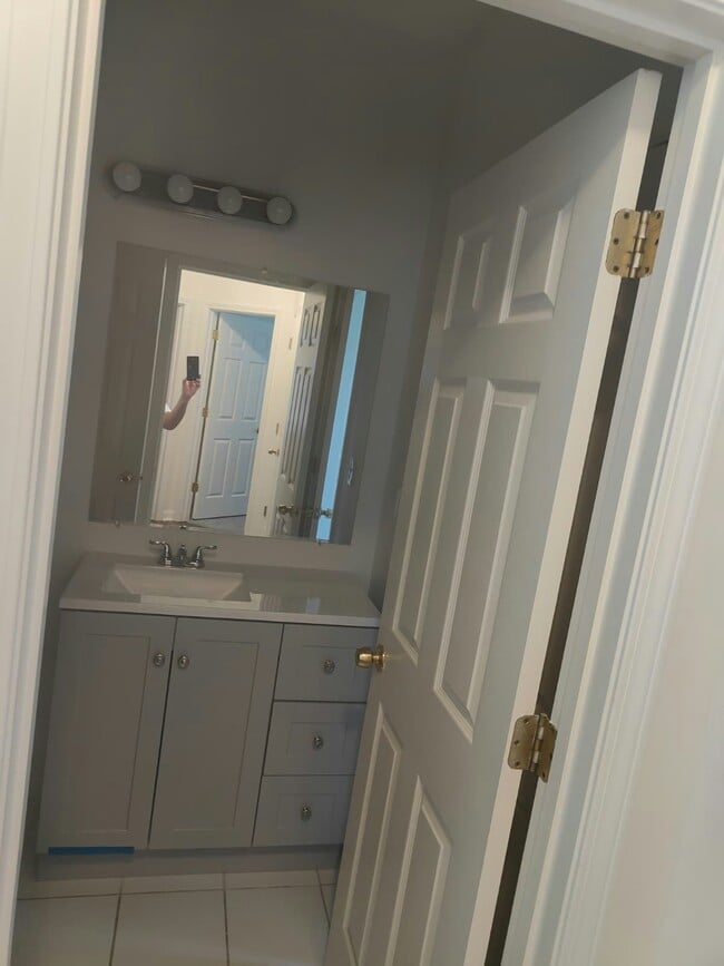 Building Photo - 6806 Lombard Ct