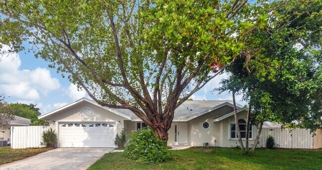 Primary Photo - 843 Azalea Dr