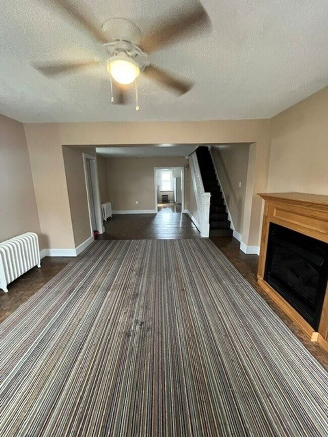 Building Photo - 3 bedroom 1 bathroom