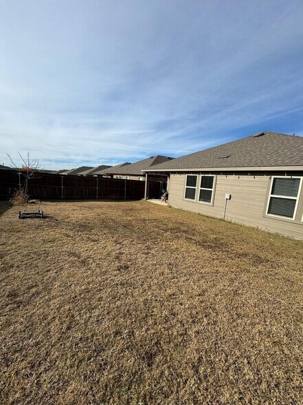 Building Photo - 912 Glover Dr